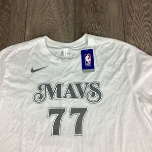 Nike NBA Dončič Mavs #77 2XL men's‎ white short sleeve T-shirt